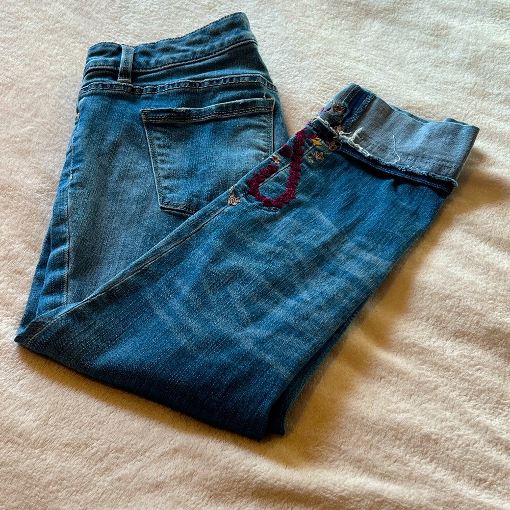 #134. White House Black Market Embroidered Cuffed Slim Cropped Jeans Size 4P